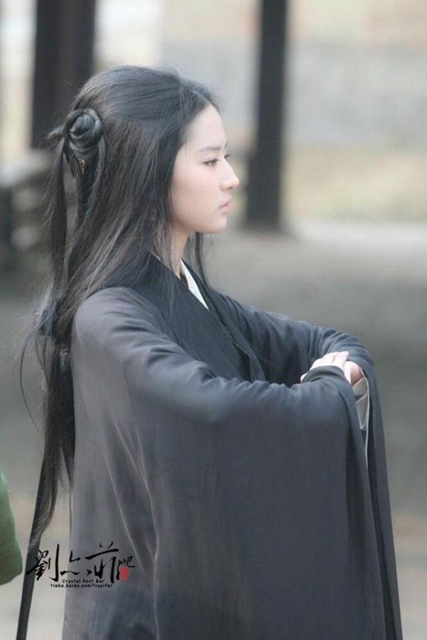 《銅雀臺》中的劉亦菲，翩若驚鴻，美得讓人驚豔