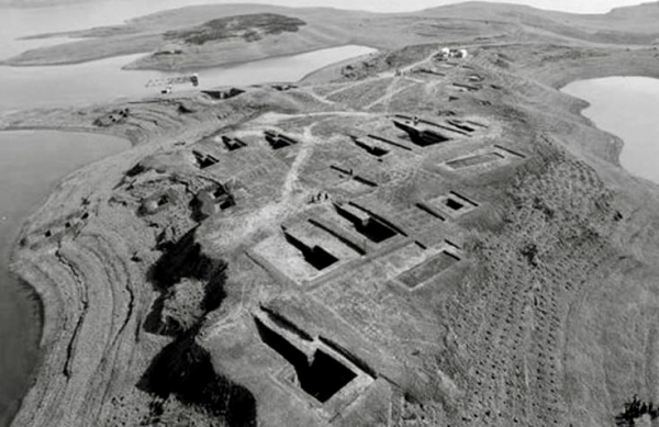 1999年丹江口水底古墓破水現世,引出一樁著名男女緋聞和千古謎案 1999年丹江口水底古墓破水現世,引出一樁著名男女緋聞和千古謎案