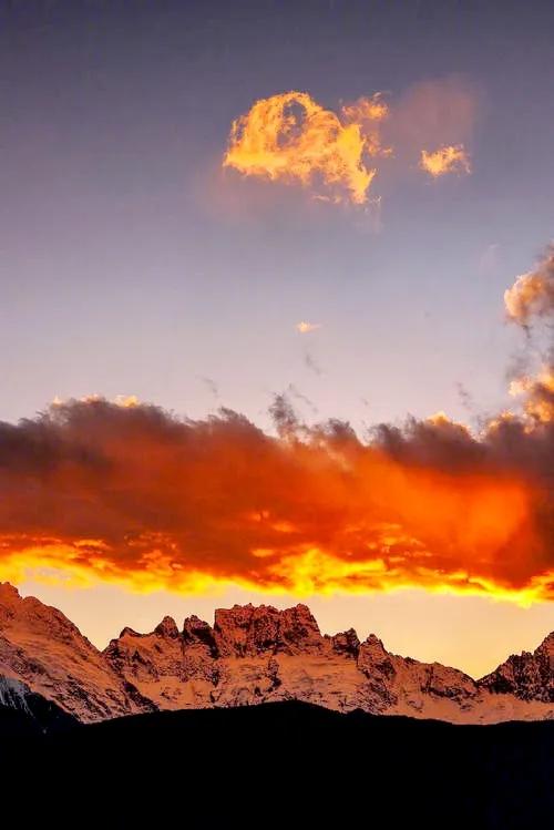 百年一遇日照金山 百年一遇日照金山