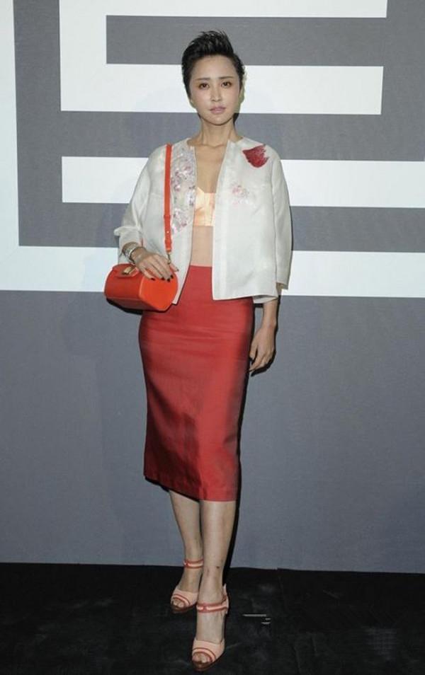 “二姐”張歆藝除了臉還是腫的,身材總算變纖細了,少女感倍增 “二姐”張歆藝除了臉還是腫的,身材總算變纖細了,少女感倍增