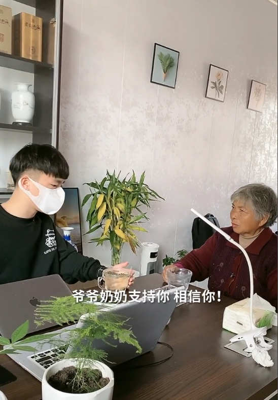 高考總分119的少年火了，從民辦大專退學當網紅，稱“未來可期”