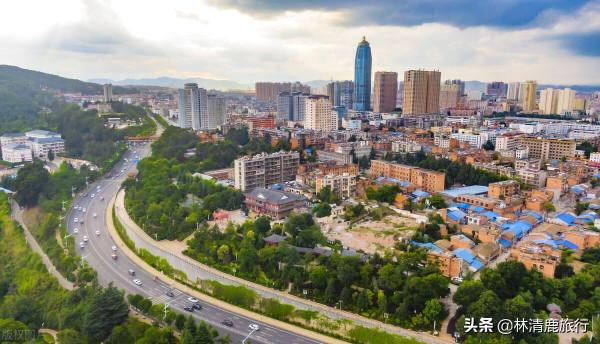 雲貴桂三省交界，有座四季如春的4線城市，空氣好適合養老
