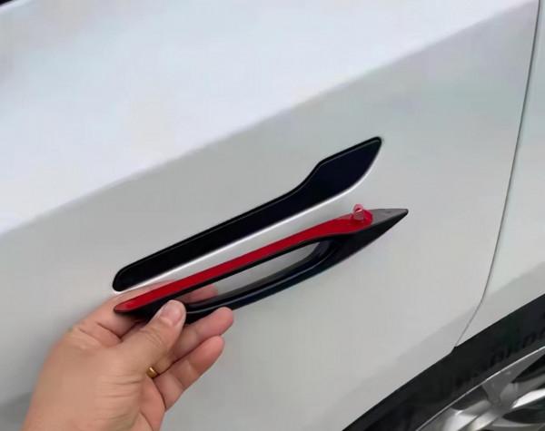 特斯拉冬季再遇“車門把手被凍住”,車主用熱水澆!官方早有回應 特斯拉冬季再遇“車門把手被凍住”,車主用熱水澆!官方早有回應