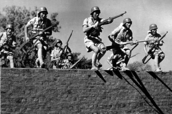 從農民到開國上將,王震10招擊敗許世友,主席曾為他破例 從農民到開國上將,王震10招擊敗許世友,主席曾為他破例