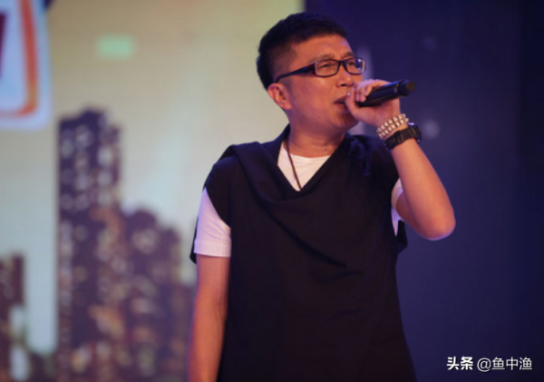 靠《兩隻蝴蝶》狂賺2億,敢跟劉德華拼人氣,龐龍終究毀於口水歌 靠《兩隻蝴蝶》狂賺2億,敢跟劉德華拼人氣,龐龍終究毀於口水歌