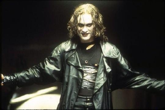 1993年李小龍之子李國豪在片場遭“槍殺”，到底是意外還是陰謀？