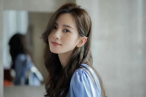 劉詩詩下顎線,天鵝頸,蝴蝶背樣樣都有,妥妥的氣質女神 劉詩詩下顎線,天鵝頸,蝴蝶背樣樣都有,妥妥的氣質女神