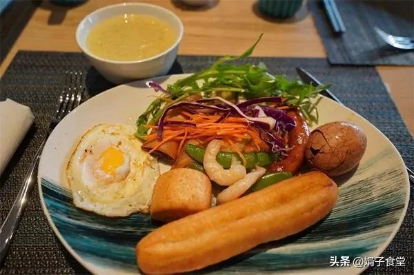 軟面水煎包，外皮酥脆、內裡柔軟、肉餡鮮嫩，早餐十幾分鍾搞定