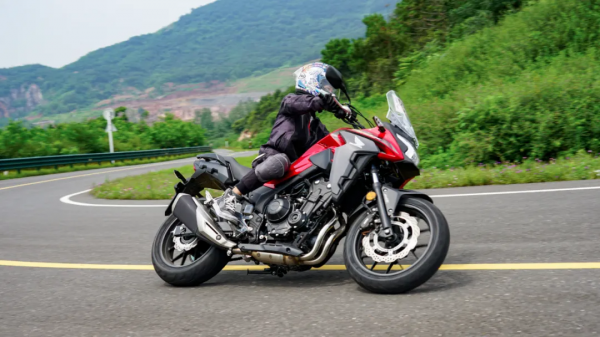 缺少個性但很平順好騎，還是很本田-CB400X動態體驗