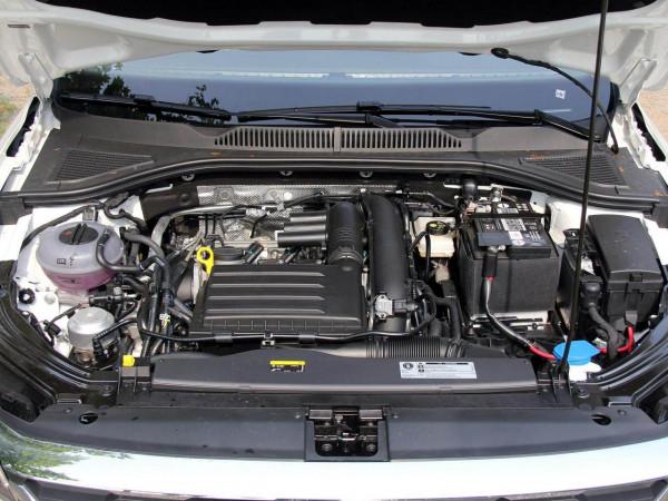 價格實惠油耗極低,這臺合資家轎是大家之選,實拍大眾朗逸 價格實惠油耗極低,這臺合資家轎是大家之選,實拍大眾朗逸