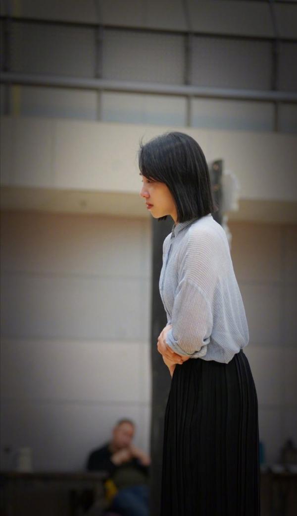 黃磊孫莉帶娃遊環球影城,兒子正臉首曝光,多媽扎低馬尾狀態真好 黃磊孫莉帶娃遊環球影城,兒子正臉首曝光,多媽扎低馬尾狀態真好