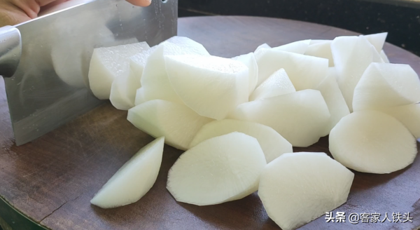 天冷多吃蘿蔔,加3斤牛腩,教你廣東有名的做法,好吃過癮吃不膩 天冷多吃蘿蔔,加3斤牛腩,教你廣東有名的做法,好吃過癮吃不膩