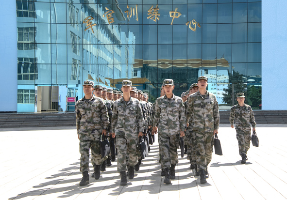 明天打仗的樣子，他們今天這樣塑造