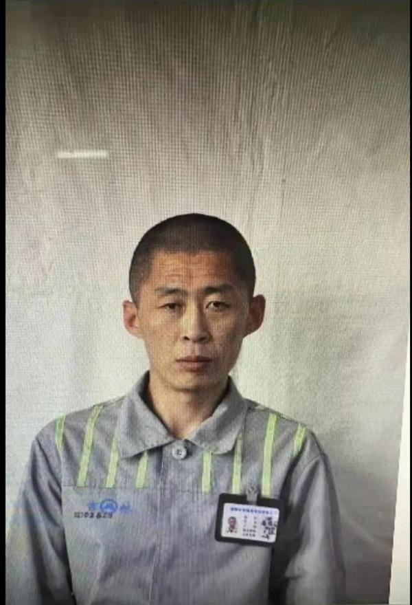 直擊吉林監獄脫逃犯追捕現場:武警路口設卡,民警敲門入戶搜查 直擊吉林監獄脫逃犯追捕現場:武警路口設卡,民警敲門入戶搜查