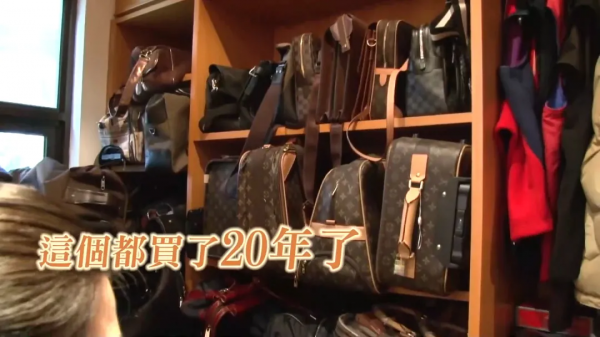 香港演員賣3億豪宅,馬桶20W、花瓶60W,卻帶家人住進小房子 香港演員賣3億豪宅,馬桶20W、花瓶60W,卻帶家人住進小房子