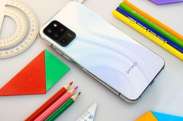 IPRO學生手機P100圖賞:讓小朋友養成自律習慣的手機 IPRO學生手機P100圖賞:讓小朋友養成自律習慣的手機