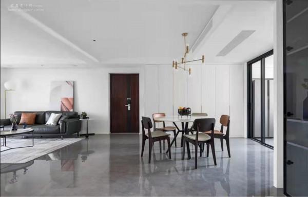 為省錢，53歲阿姨堅持“窮裝”，實用性反而只增不減，適合過日子