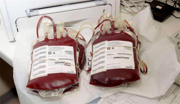 是詛咒還是悲哀?英國女王出門帶血袋,美國總統車上放著半升血 是詛咒還是悲哀?英國女王出門帶血袋,美國總統車上放著半升血