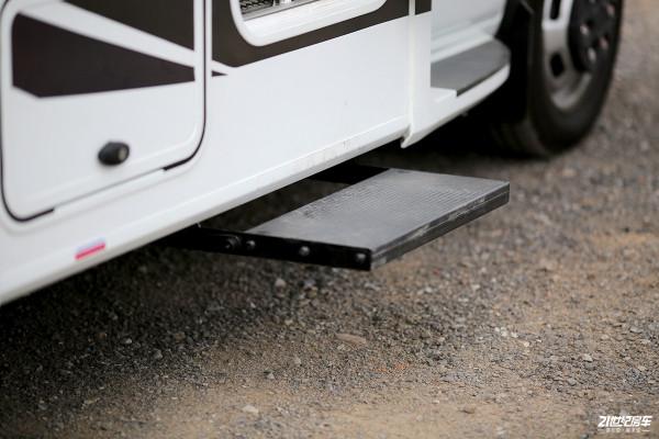 宇通新品，少見的佈局！適合三口家庭假期出遊的單拓展房車