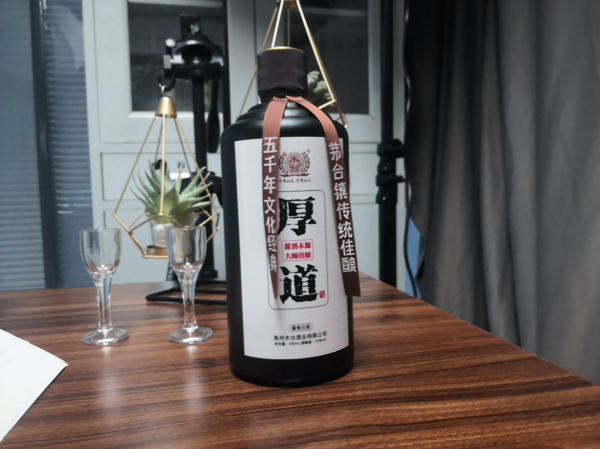 “怒囤”數十箱白酒,行家:100%純糧釀造,你囤的有哪幾款? “怒囤”數十箱白酒,行家:100%純糧釀造,你囤的有哪幾款?