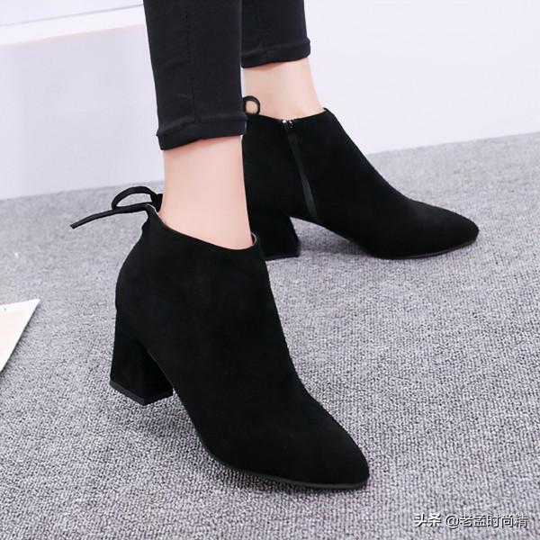 怪不得姐姐丟掉細跟鞋，原來今年流行這款單鞋，不僅好穿還好看