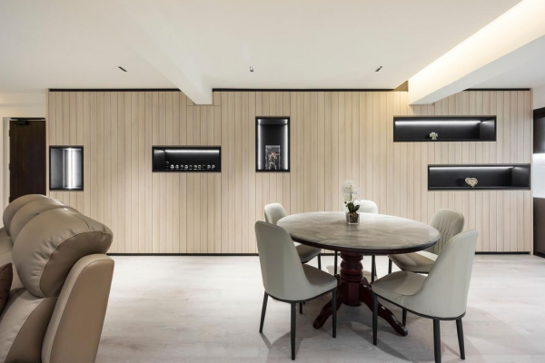 130㎡的房子，餐廳對面一整面牆多功能櫃，我確定當初的決定沒錯