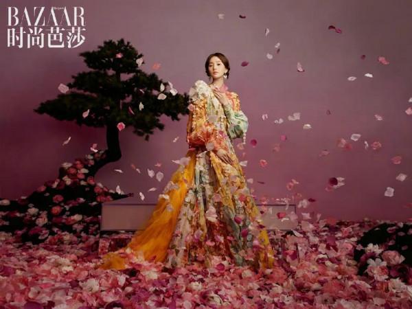 劉詩詩《時尚芭莎》牡丹花間大片 劉詩詩《時尚芭莎》牡丹花間大片