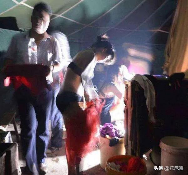 鄉村喪葬風俗，人老至少做七天白喜事，否則沒人來送葬