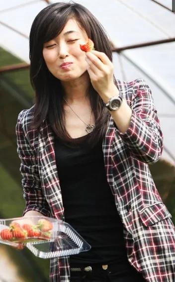 央視主持人李紅寫真集 央視主持人李紅寫真集