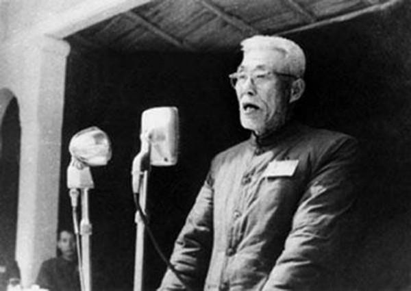 活人練刺殺,投放瓦斯彈,藤田茂死時為何要穿周總理送的中山裝? 活人練刺殺,投放瓦斯彈,藤田茂死時為何要穿周總理送的中山裝?