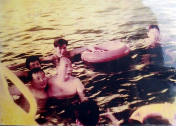 “主席頭”如何產生?錢水桃為毛主席理完髮,主席:好像年輕10歲 “主席頭”如何產生?錢水桃為毛主席理完髮,主席:好像年輕10歲