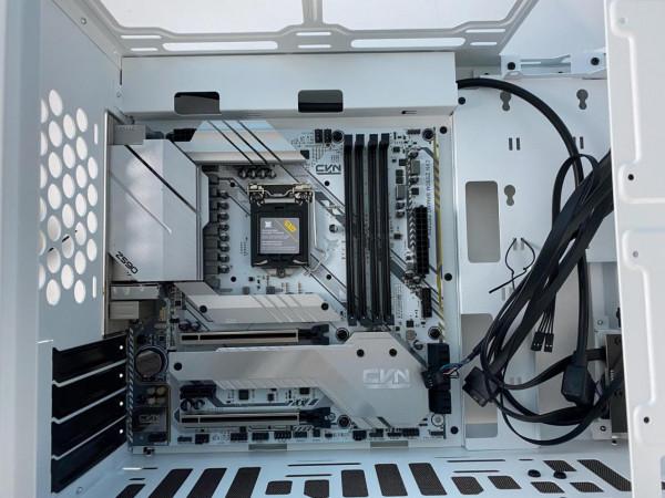 打造清爽桌面，嘗試組裝全白色幻彩小機箱，既簡單也不簡單