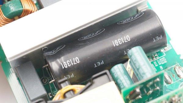 用料豪華，有錢果真可以為所欲為，微軟Xbox Series X主機電源拆解