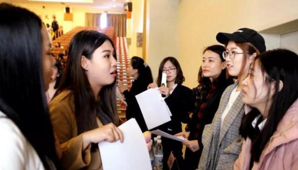 大學“休假單”火了,輔導員看到無可奈何的笑了,網友:太有才了 大學“休假單”火了,輔導員看到無可奈何的笑了,網友:太有才了