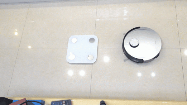 美的W11掃拖一體機效能如何，能媲美科沃斯X1 OMNI嗎？