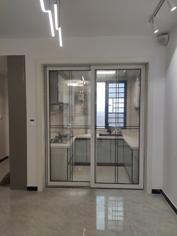 6月份開始的總算結束了，都是窮裝修，沒找裝修公司，硬裝收尾