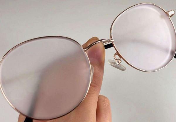 冬季戴口罩，眼鏡易起霧怎麼辦？4種方法，降低你的社死機率