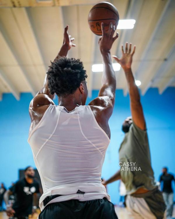 移動的詩篇！多位球員進行對抗訓練，米切爾希爾德等人入鏡