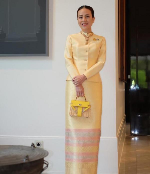 華裔“凍齡美人”伍倫盼,穿泰式傳統服裝雍容華貴,比蘇提達還美 華裔“凍齡美人”伍倫盼,穿泰式傳統服裝雍容華貴,比蘇提達還美