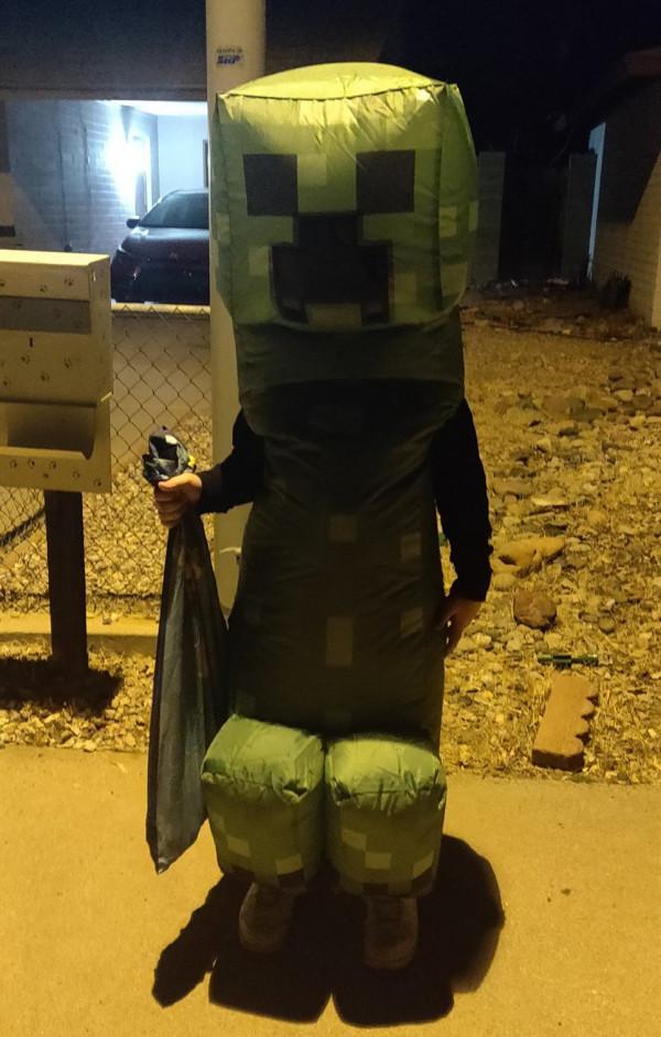 不給糖就“爆炸”！我的世界：16個沙雕變裝，盤點mc玩家的萬聖節