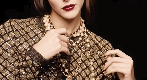 老佛爺離世前“最後一位靈感繆斯”：這是人類可以擁有的美貌嗎？