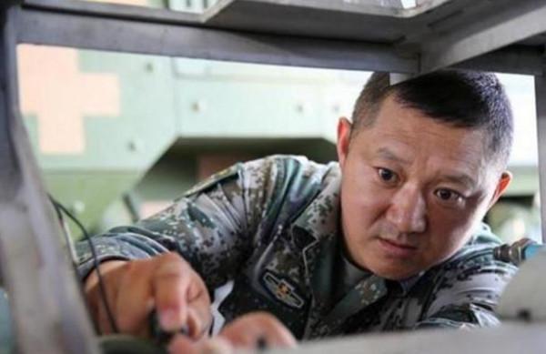 山東兵王趙宗剛，給裝甲車廠家提意見，退役後因技術過硬被返聘