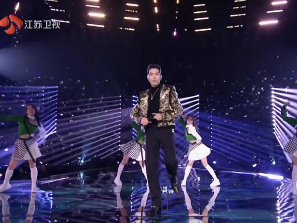 江蘇跨年:蔡徐坤氣派十足,陳偉霆大翻車,李宇春憑啥6年壓軸? 江蘇跨年:蔡徐坤氣派十足,陳偉霆大翻車,李宇春憑啥6年壓軸?