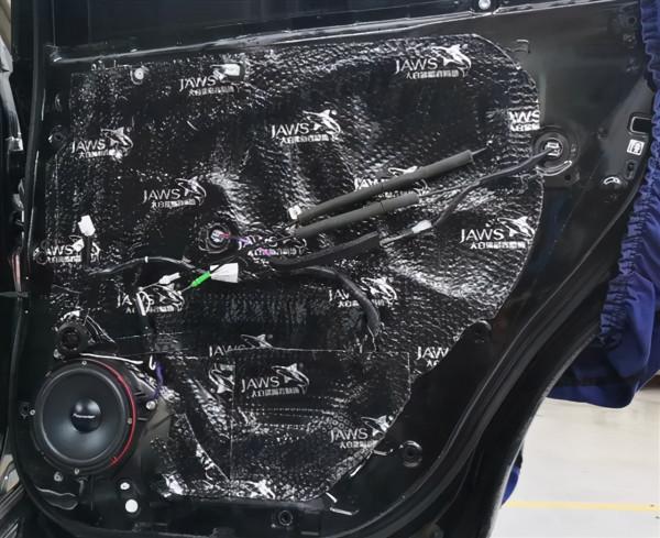 豐田漢蘭達音響改裝摩雷柯蕾602兩分頻,聲音勁道有力 豐田漢蘭達音響改裝摩雷柯蕾602兩分頻,聲音勁道有力