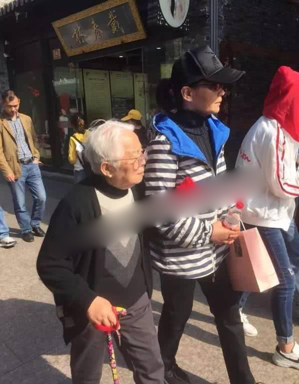 容貌出眾,60歲卻不生孩子的6位女星,楊麗萍為了跳舞拿掉孩子 容貌出眾,60歲卻不生孩子的6位女星,楊麗萍為了跳舞拿掉孩子