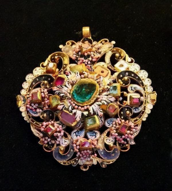 洛可可、巴洛克、拜占庭各種風格的珠寶怎麼區分? 洛可可、巴洛克、拜占庭各種風格的珠寶怎麼區分?