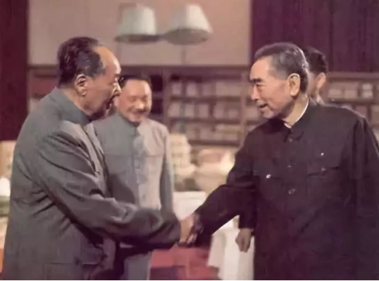 1971年喬冠華離美歸國,毛主席指示組織迎接,周恩來:我親自去接 1971年喬冠華離美歸國,毛主席指示組織迎接,周恩來:我親自去接