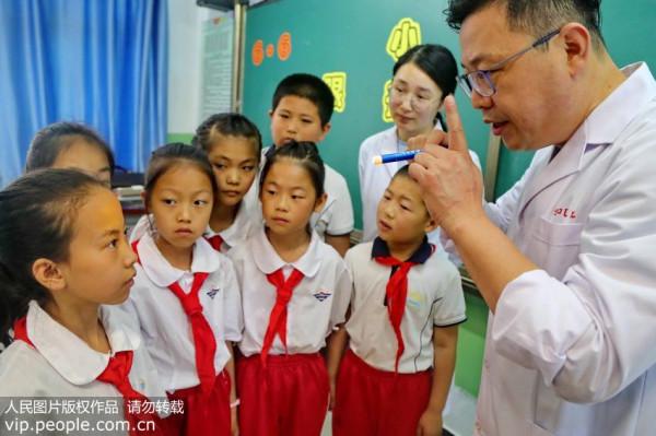 兒童青少年近視率過半!3個方法幫助孩子護眼 兒童青少年近視率過半!3個方法幫助孩子護眼