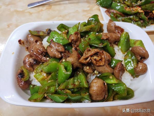 聞著味兒找到的小神店，泡菜、雞雜、肥腸、回鍋肉，通通不踩雷