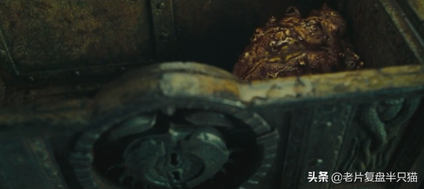 用&OpenCurlyDoubleQuote;人物傳記&rdquo;的方式開啟《加勒比海盜》，電影終於看明白了